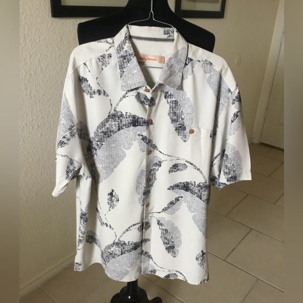 Tommy Bahama Ivory Palm Print Button Up Short Sleeve Silk Shirt, like XL